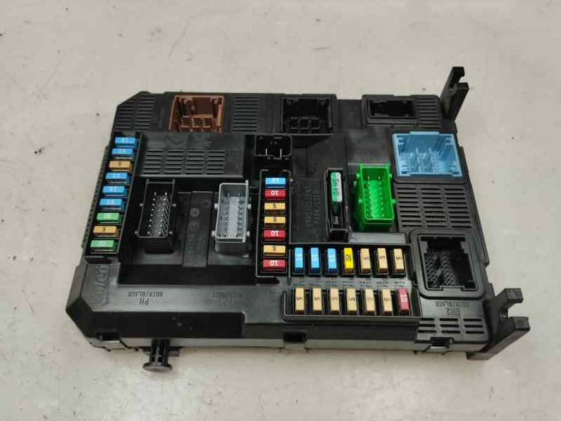 CAJA RELES FUSIBLES PEUGEOT 2008 2019 1.2 VTI