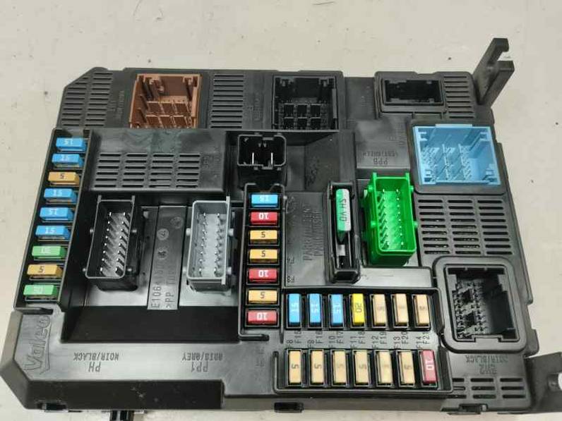 CAJA RELES FUSIBLES PEUGEOT 2008 2019 1.2 VTI