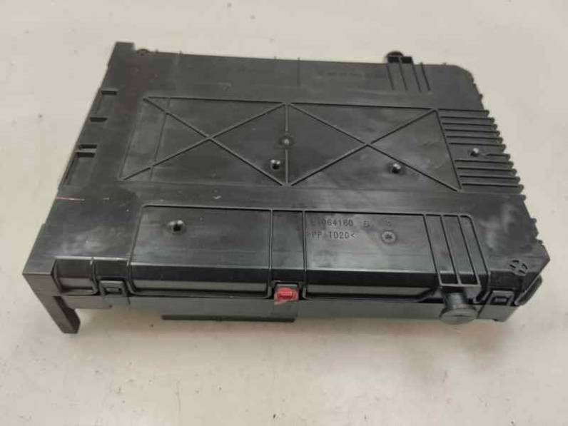 CAJA RELES FUSIBLES PEUGEOT 2008 2019 1.2 VTI