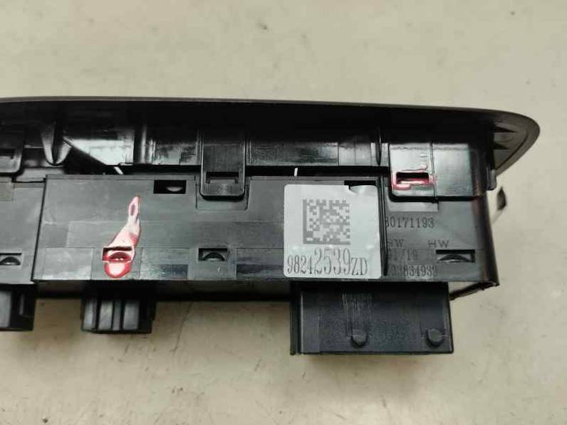 MANDO ELEVALUNAS DELANTERO IZQUIERDO PEUGEOT 2008 2019 1.2 VTI