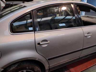 PUERTA TRASERA DERECHA VOLKSWAGEN PASSAT BERLINA 2002 1.9 TDI (131 CV)