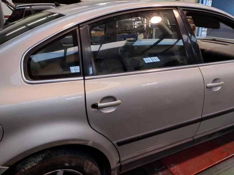 PUERTA TRASERA DERECHA VOLKSWAGEN PASSAT BERLINA 2002 1.9 TDI (131 CV)