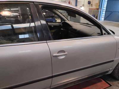 PUERTA DELANTERA DERECHA VOLKSWAGEN PASSAT BERLINA 2002 1.9 TDI (131 CV)