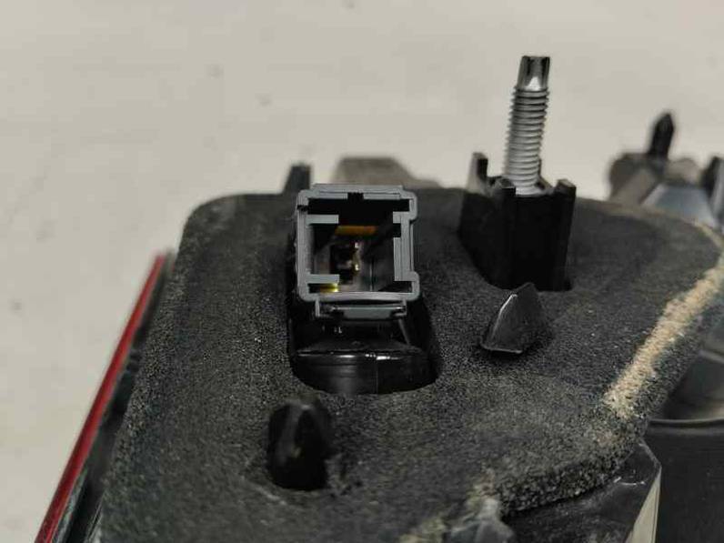 PILOTO TRASERO DERECHO INTERIOR PEUGEOT 2008 2019 1.2 VTI