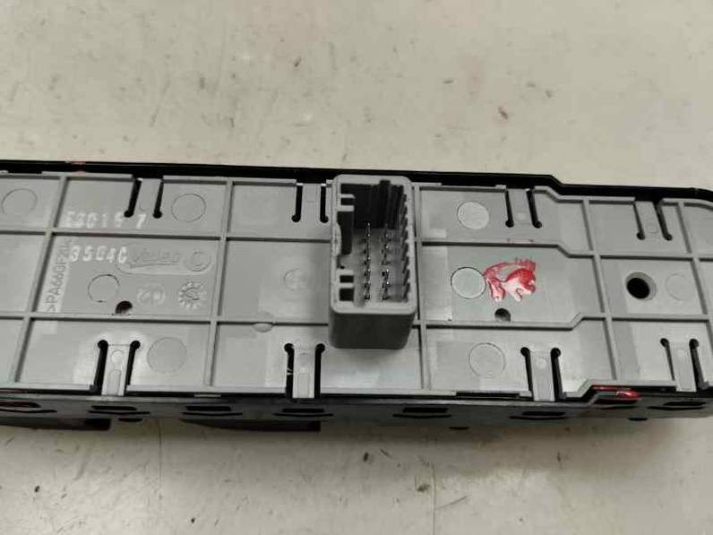 MANDO ELEVALUNAS DELANTERO IZQUIERDO RENAULT MEGANE III BERLINA 5 P 2015 1.2 TCE (115 CV)