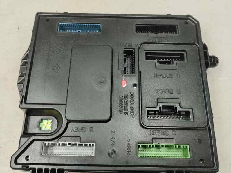 CAJA RELES FUSIBLES RENAULT MEGANE III BERLINA 5 P 2015 1.2 TCE (115 CV)