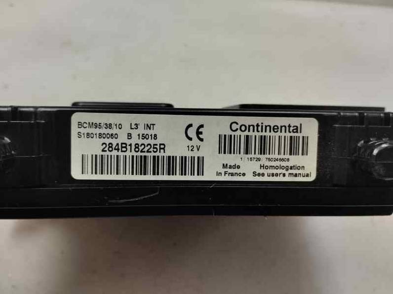 CAJA RELES FUSIBLES RENAULT MEGANE III BERLINA 5 P 2015 1.2 TCE (115 CV)