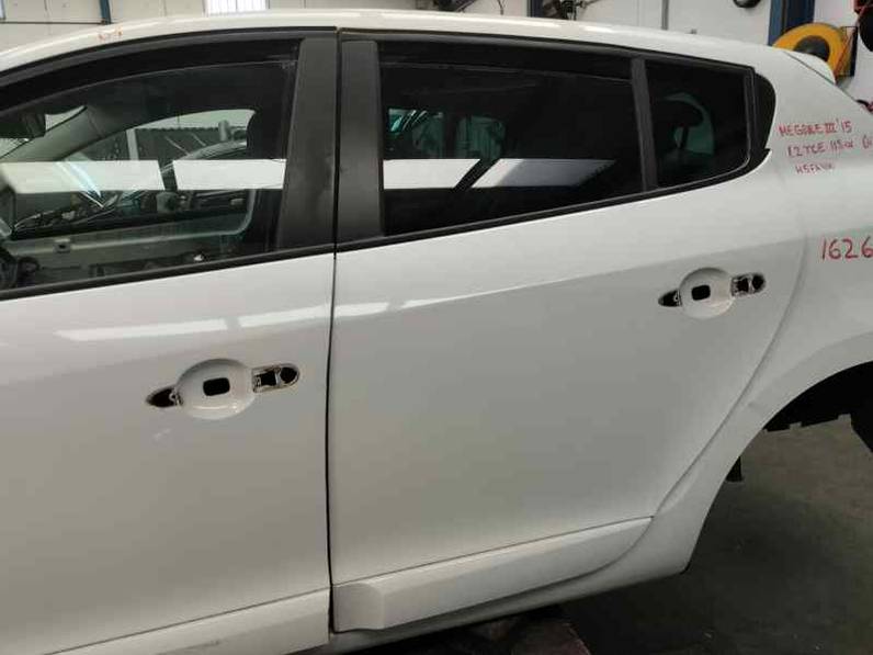 PUERTA TRASERA IZQUIERDA RENAULT MEGANE III BERLINA 5 P 2015 1.2 TCE (115 CV)