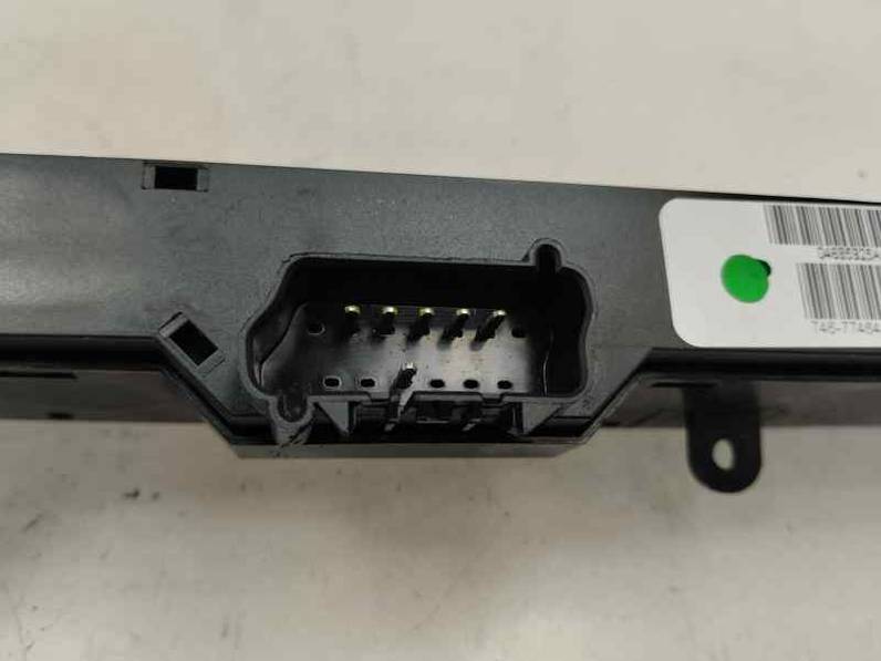 WARNING CHRYSLER VOYAGER 2005 2499 CRD (143 CV)