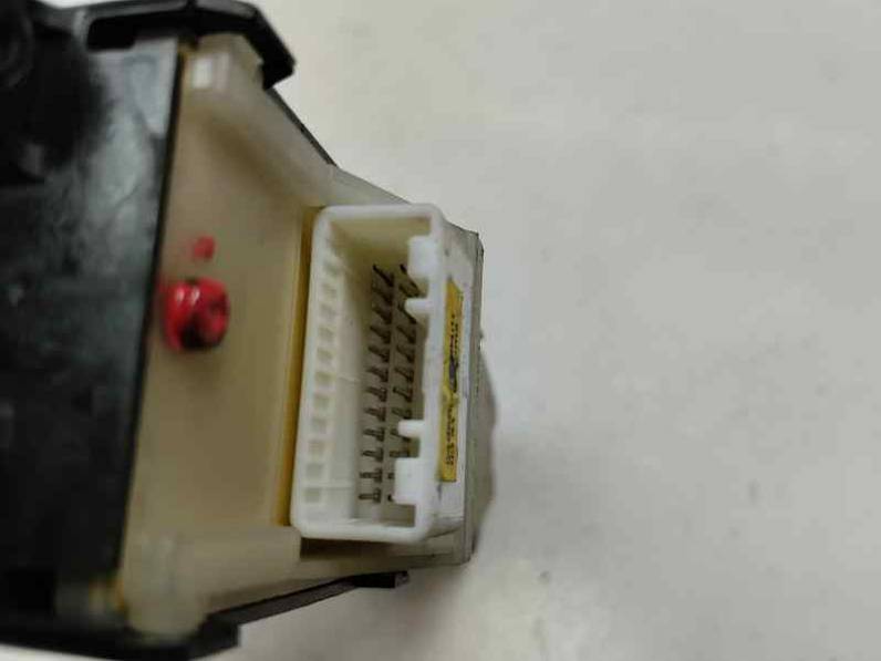 MANDO ELEVALUNAS DELANTERO IZQUIERDO TOYOTA AVENSIS BERLINA 2004 2.0 CDT (116 CV)