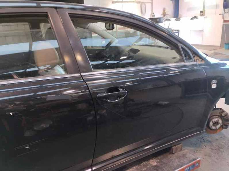 PUERTA DELANTERA DERECHA TOYOTA AVENSIS BERLINA 2004 2.0 CDT (116 CV)