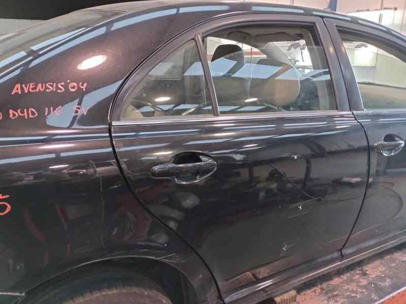 PUERTA TRASERA DERECHA TOYOTA AVENSIS BERLINA 2004 2.0 CDT (116 CV)
