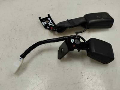 CINTURON SEGURIDAD TRASERO CENTRAL HYUNDAI BAYON 2024 1.2 GASOLINA