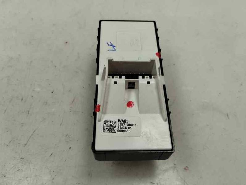 MANDO ELEVALUNAS DELANTERO IZQUIERDO HYUNDAI BAYON 2024 1.2 GASOLINA