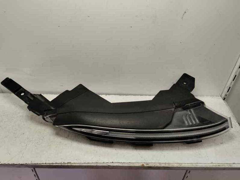 FARO DERECHO HYUNDAI BAYON 2024 1.2 GASOLINA