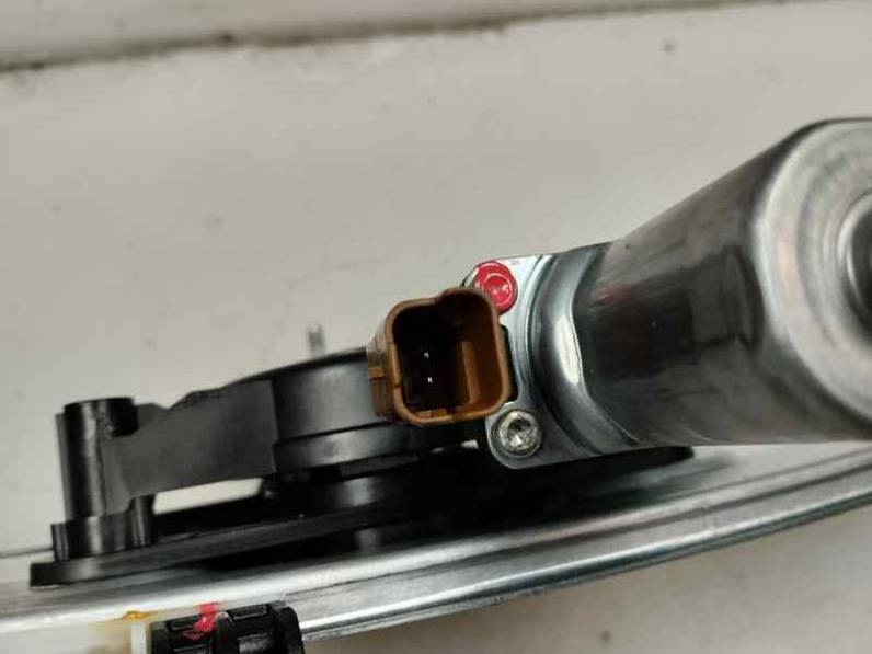 ELEVALUNAS DELANTERO DERECHO DACIA SANDERO III 2024 1.0 AUTOGAS