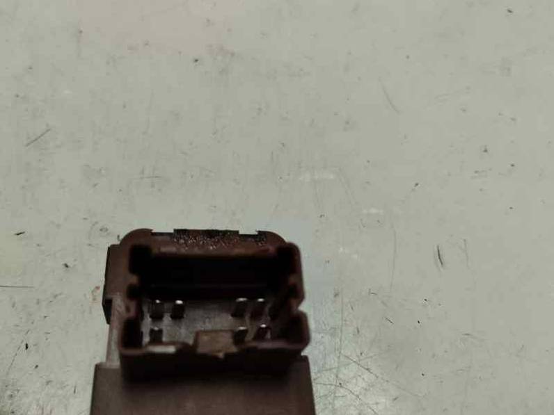 MANDO ELEVALUNAS DELANTERO IZQUIERDO DACIA SANDERO III 2024 1.0 AUTOGAS