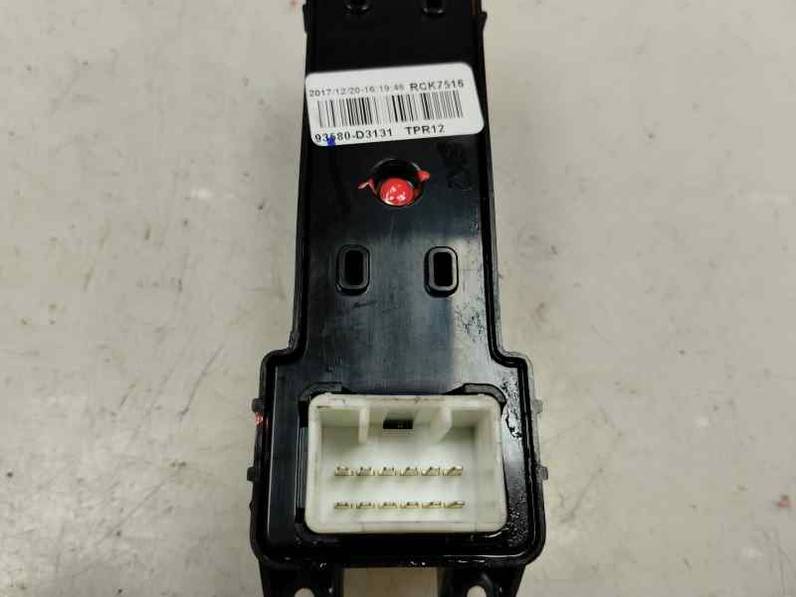 MANDO ELEVALUNAS TRASERO DERECHO HYUNDAI TUCSON 2018 1.7 CRDI (116 CV)