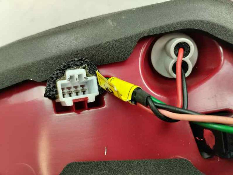 PILOTO TRASERO DERECHO INTERIOR HYUNDAI TUCSON 2018 1.7 CRDI (116 CV)