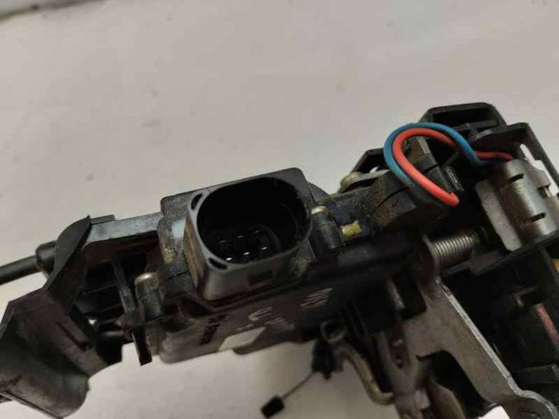 CERRADURA PUERTA TRASERA DERECHA VOLKSWAGEN GOLF IV BERLINA 2002 1.9 TDI (100 CV)