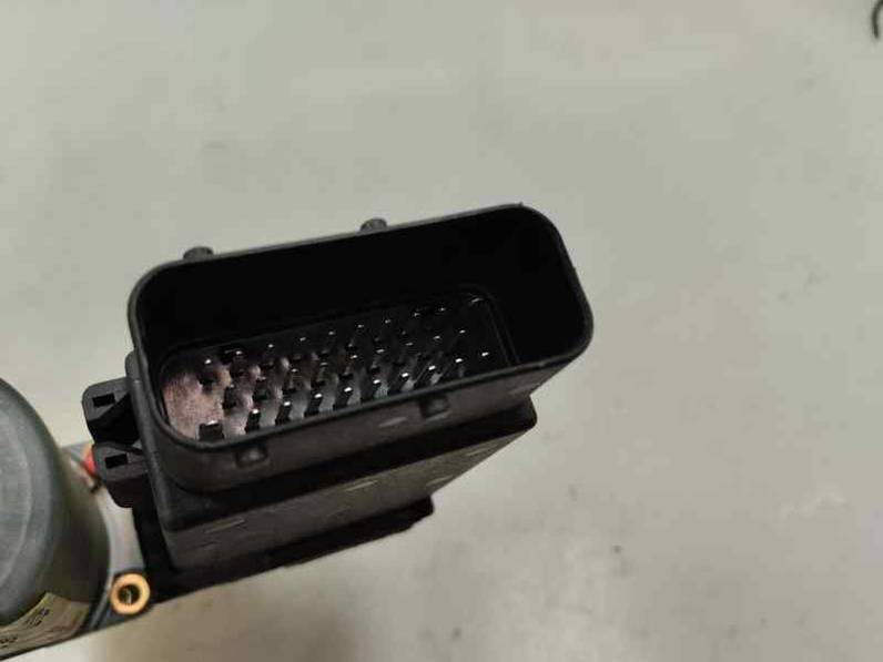 MOTOR ELEVALUNAS DELANTERO DERECHO VOLKSWAGEN GOLF IV BERLINA 2002 1.9 TDI (100 CV)