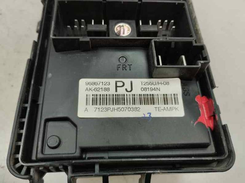 CAJA RELES FUSIBLES CHEVROLET AVEO 2009 1.4 16 V