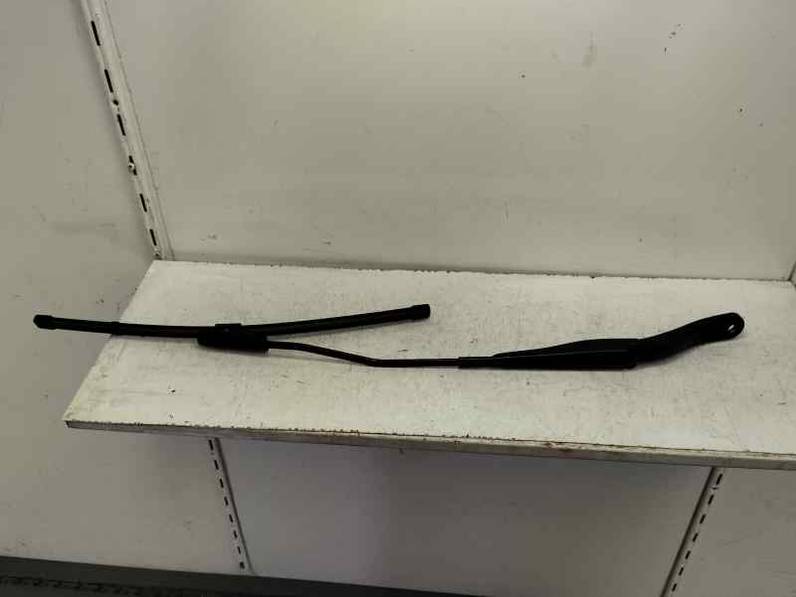 BRAZO LIMPIA DELANTERO DERECHO DACIA DUSTER II 2021 1.5 DCI (116 CV)