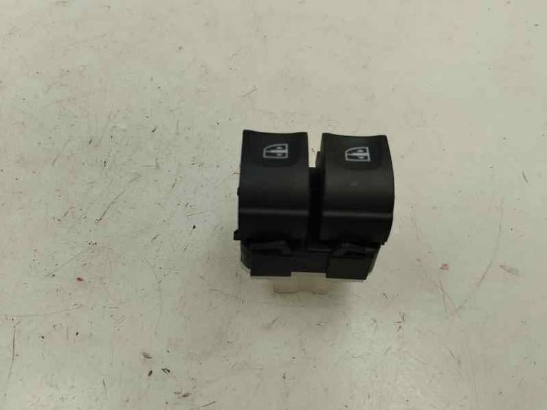 MANDO ELEVALUNAS DELANTERO IZQUIERDO DACIA DUSTER II 2021 1.5 DCI (116 CV)