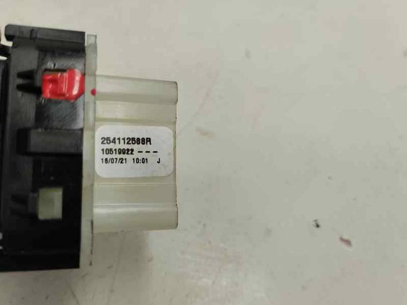 MANDO ELEVALUNAS DELANTERO IZQUIERDO DACIA DUSTER II 2021 1.5 DCI (116 CV)