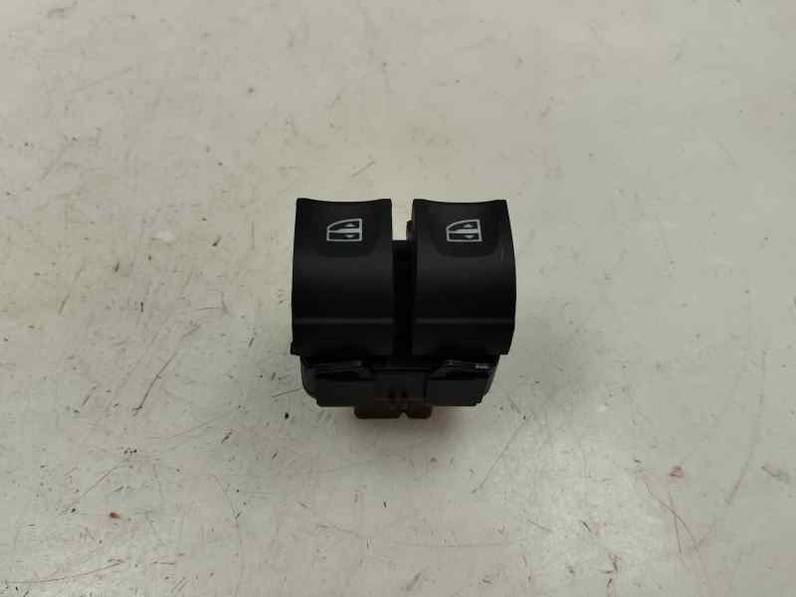 MANDO ELEVALUNAS DELANTERO IZQUIERDO DACIA DUSTER II 2021 1.5 DCI (116 CV)