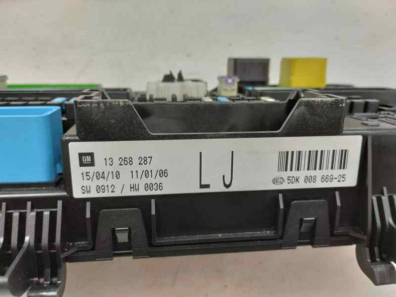CAJA RELES FUSIBLES OPEL ZAFIRA B 2010 1.7 16V CDTI (110 CV)