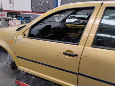 PUERTA DELANTERA IZQUIERDA VOLKSWAGEN GOLF IV BERLINA 1998 1.9 TDI (110 CV)