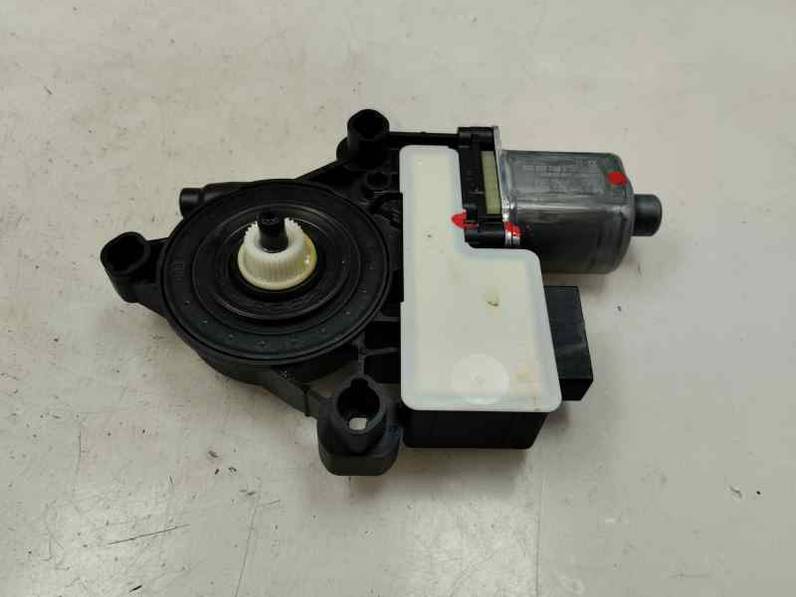 MOTOR ELEVALUNAS TRASERO IZQUIERDO SEAT ARONA 2023 1.0 ECO TSI (110 CV)