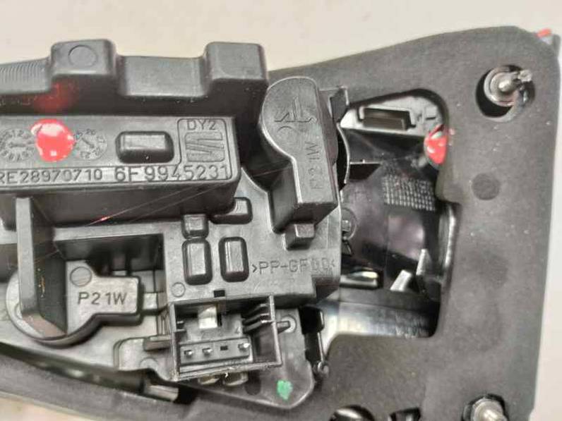 PILOTO TRASERO IZQUIERDO INTERIOR SEAT ARONA 2023 1.0 ECO TSI (110 CV)