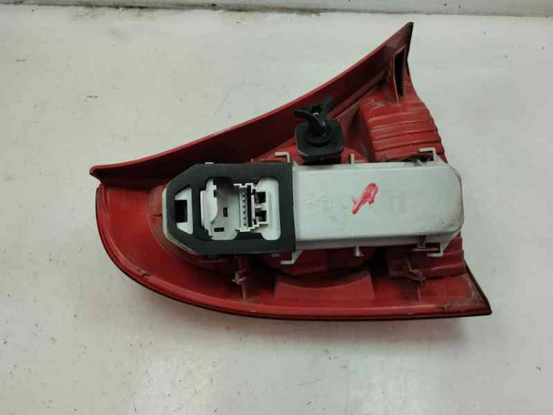 PILOTO TRASERO DERECHO RENAULT CLIO II FASE II 2005 1.2 (75 CV)