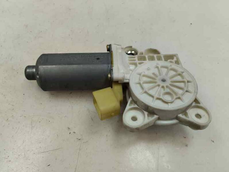 MOTOR ELEVALUNAS DELANTERO IZQUIERDO MERCEDES CLASE CLK COUPE 2003 2.7 CDI (170 CV)
