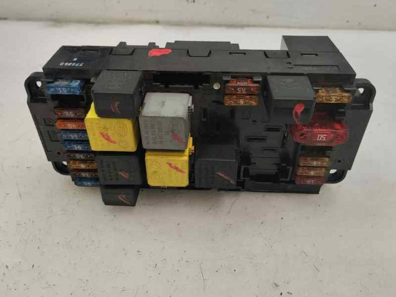 CAJA RELES FUSIBLES MERCEDES CLASE CLK COUPE 2003 2.7 CDI (170 CV)