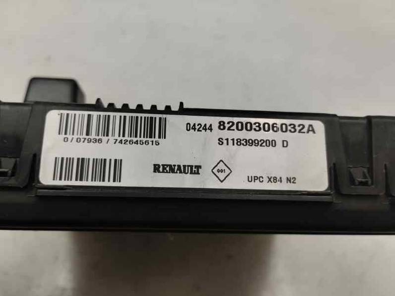 CAJA RELES FUSIBLES RENAULT SCENIC II 2004 1.9 DCI (120 CV)