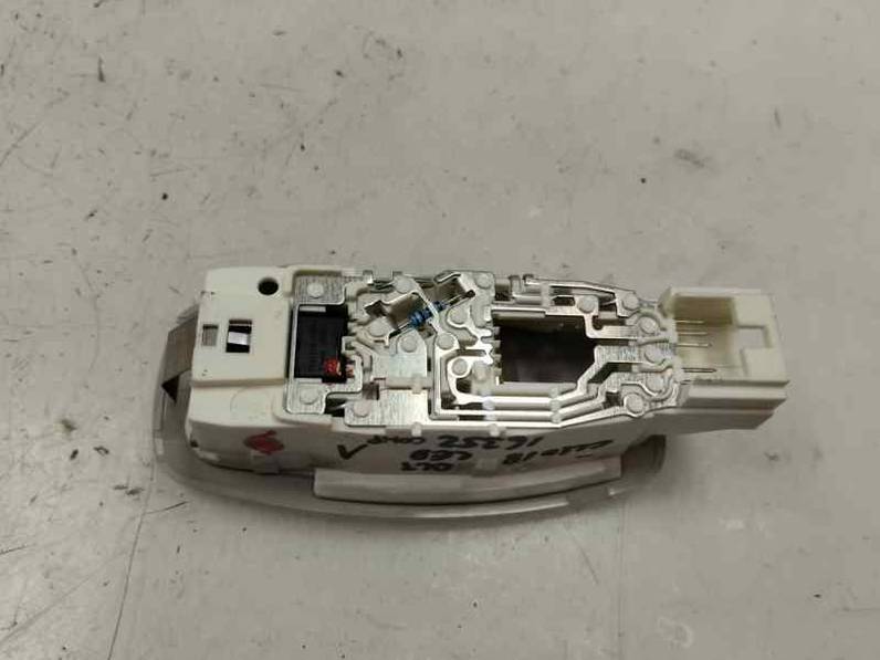 LUZ INTERIOR RENAULT CLIO IV 2018 0.9 (90 CV)