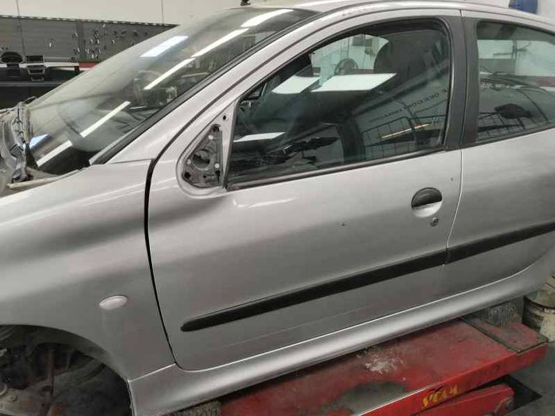 PUERTA DELANTERA IZQUIERDA PEUGEOT 206 BERLINA 2000 1.4 (75 CV)
