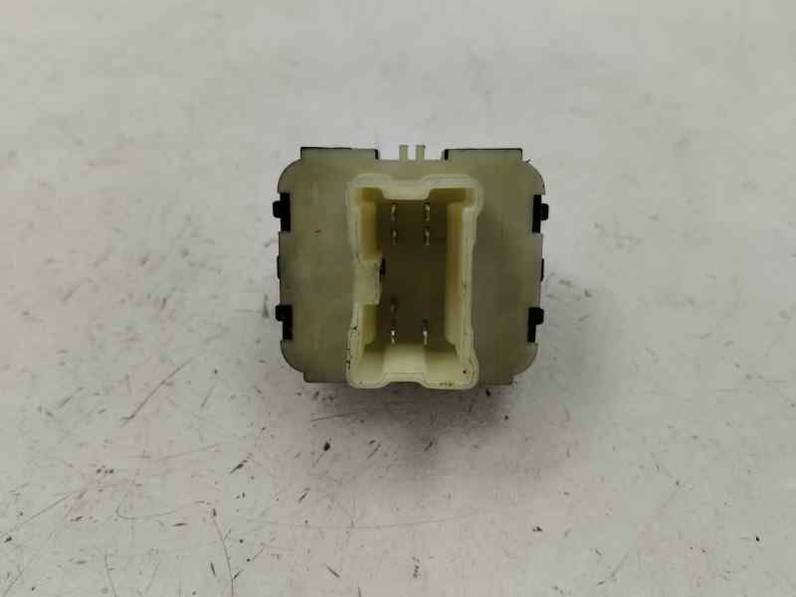 MANDO ELEVALUNAS DELANTERO IZQUIERDO RENAULT CAPTUR 2015 1.2