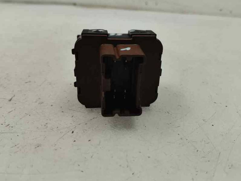 MANDO ELEVALUNAS DELANTERO IZQUIERDO RENAULT CAPTUR 2015 1.2