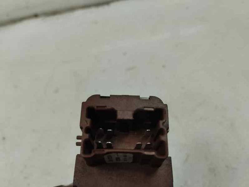 MANDO ELEVALUNAS DELANTERO IZQUIERDO RENAULT CAPTUR 2015 1.2