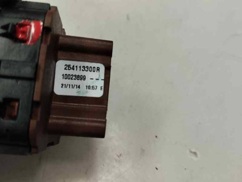 MANDO ELEVALUNAS DELANTERO IZQUIERDO RENAULT CAPTUR 2015 1.2