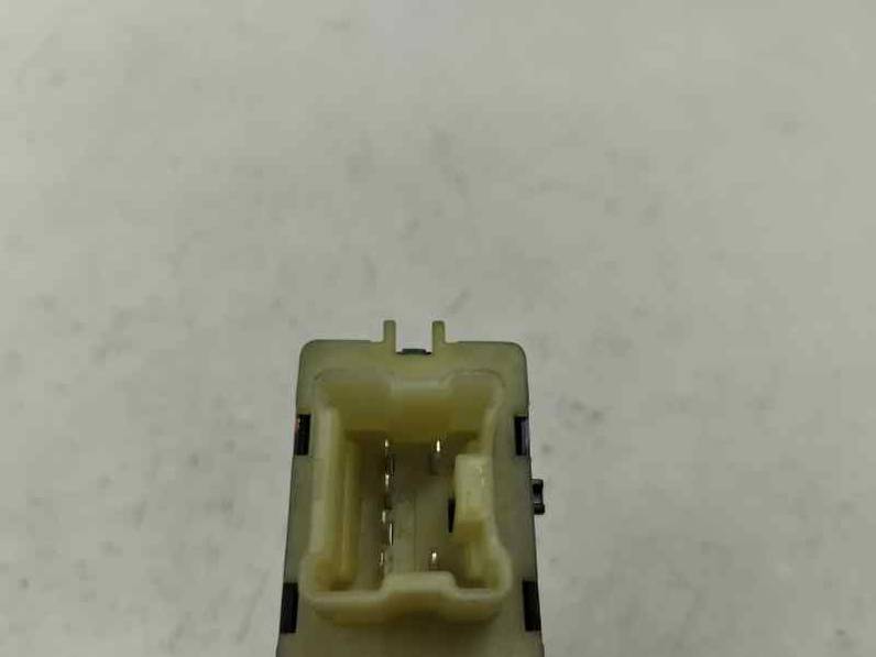 MANDO ELEVALUNAS DELANTERO DERECHO RENAULT CAPTUR 2015 1.2