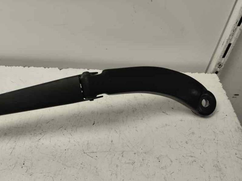 BRAZO LIMPIA DELANTERO DERECHO RENAULT CAPTUR 2015 1.2