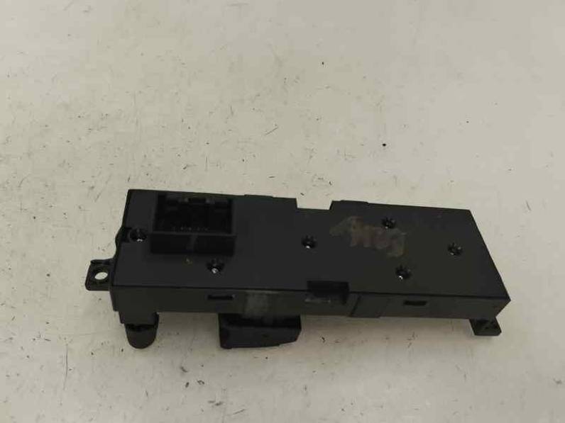 MANDO ELEVALUNAS DELANTERO IZQUIERDO VOLKSWAGEN GOLF IV BERLINA 2001 1.9 SDI (68 CV)