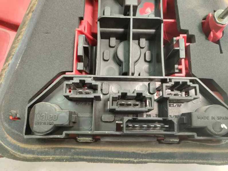 PILOTO TRASERO DERECHO VOLKSWAGEN GOLF IV BERLINA 2001 1.9 SDI (68 CV)