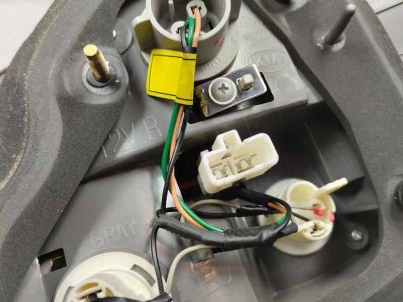 PILOTO TRASERO DERECHO KIA MAGENTIS 2006 2.0 CRDI (140 CV)