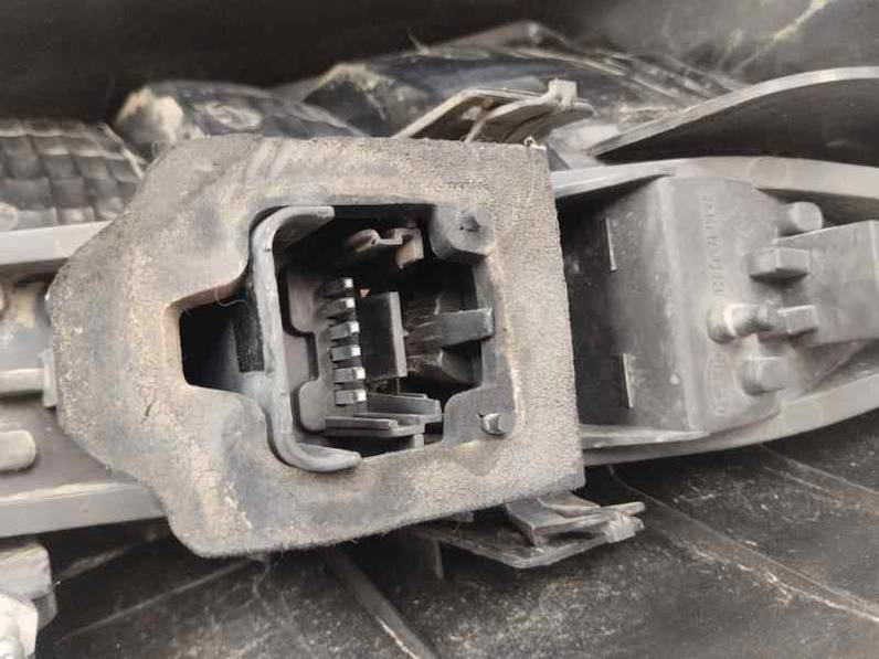 PILOTO TRASERO IZQUIERDO RENAULT MEGANE GRAND SCENIC 2004 1.5 DCI (101 CV)